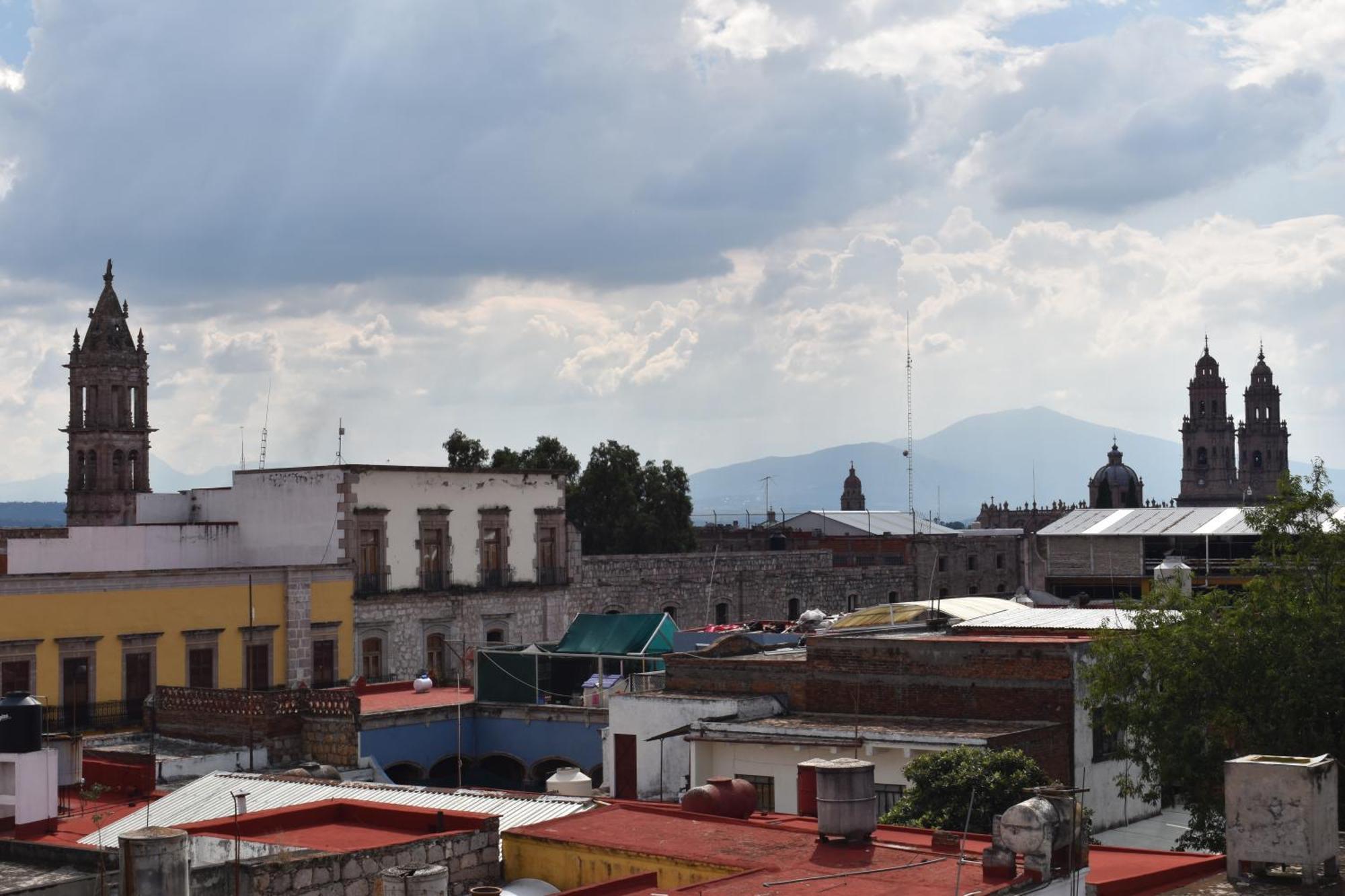 El Suburbio - Serapio Rendon มอเรเลีย ภายนอก รูปภาพ